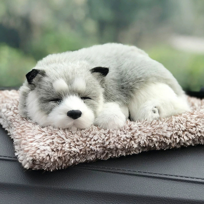 Decoración para coche con cachorro de peluche dormilón: un compañero de viaje acogedor y un toque kawaii 🐾🚗